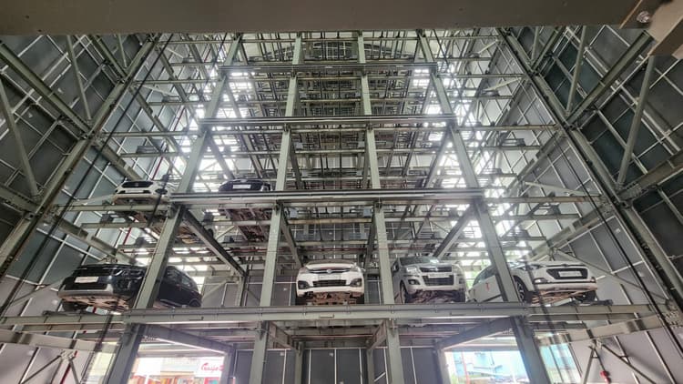 Patna News : मल्टी लेवल कार पार्किंग के दूसरे टावर का ट्रायल हुआ शुरू