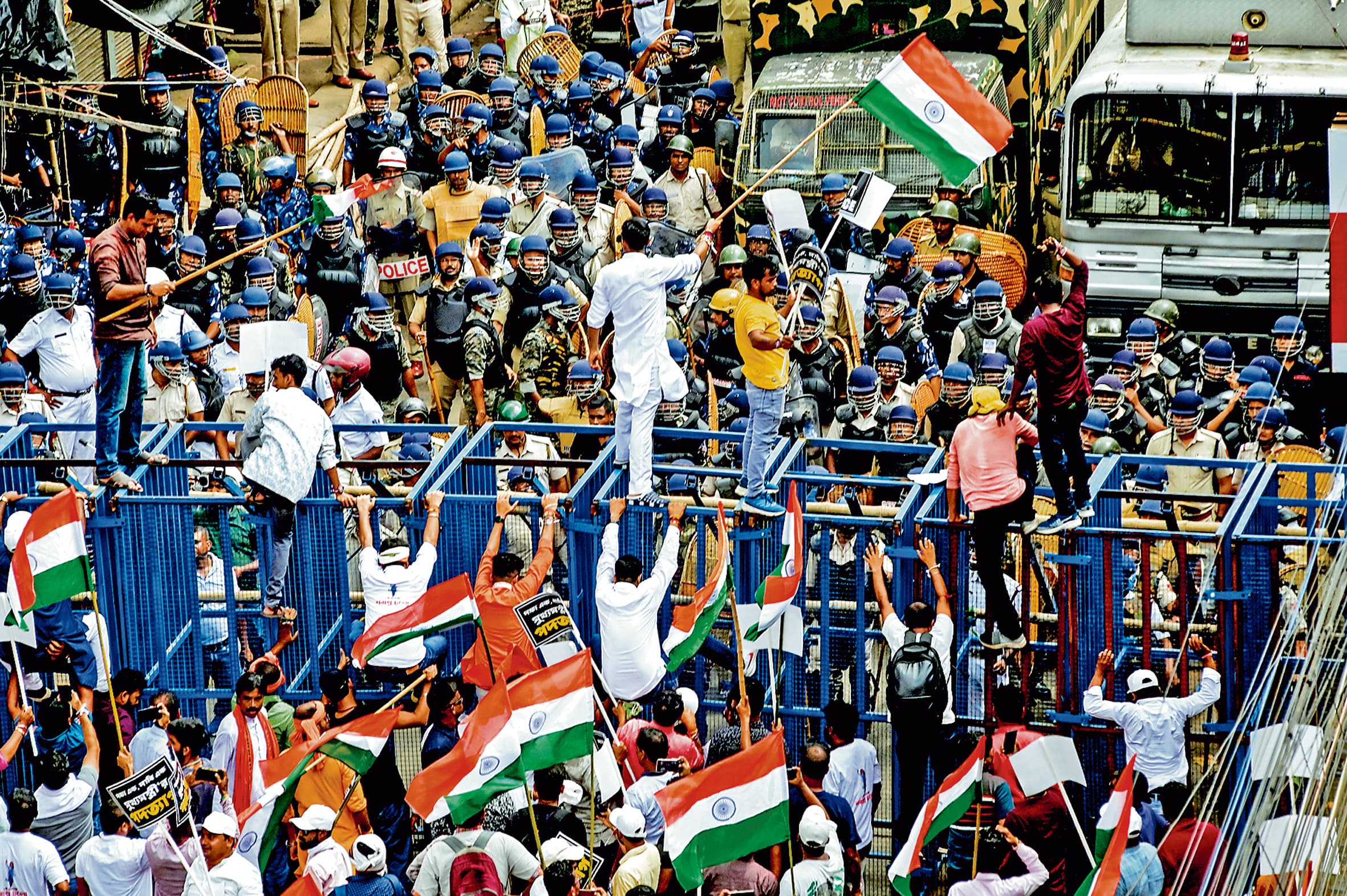 नबान्न अभियान : प्रदर्शनकारियों ने लगाये ''''वी वांट जस्टिस'''' के नारे