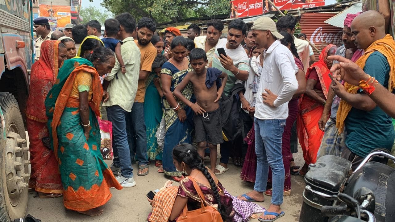 Bhagalpur news सड़क हादसे में साढ़े तीन वर्षीय बच्ची की मौत, सड़क जाम