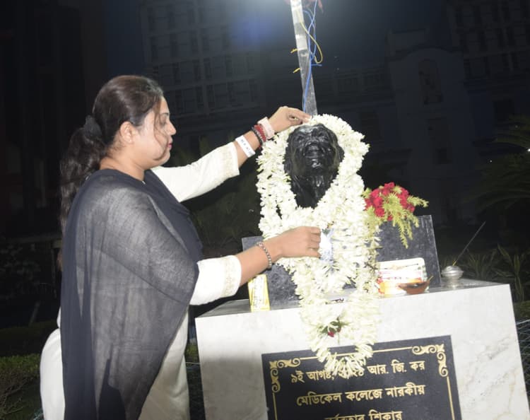 हाजरा क्रॉसिंग पर सभा का आयोजन, ढाई घंटे तक ठप रही यातायात व्यवस्था