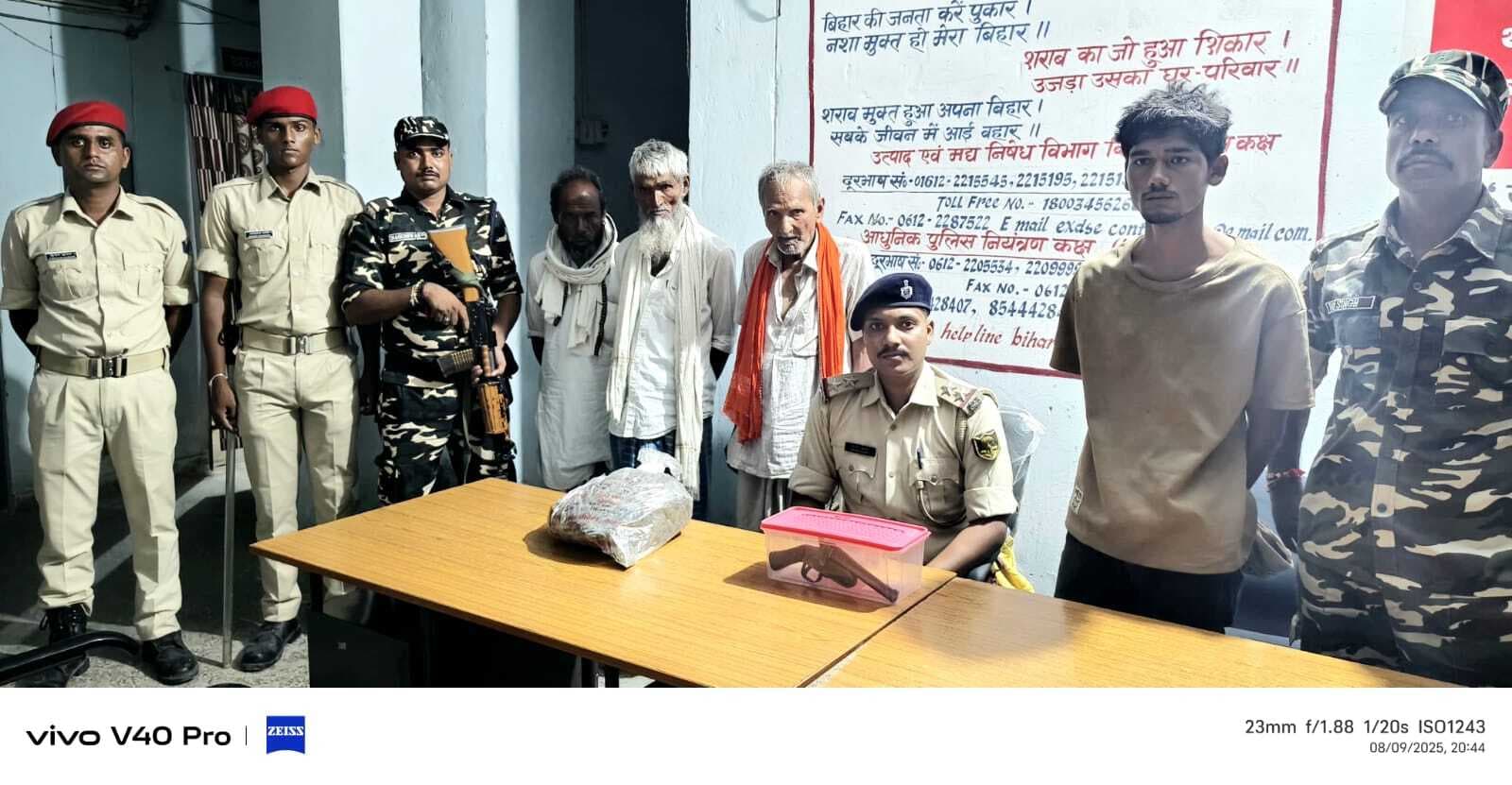 Motihari : नेपाल का आर्म्स सप्लायर हथियार के साथ गिरफ्तार, कुंडवाचैनपुर आया था देसी पिस्टल बेचने