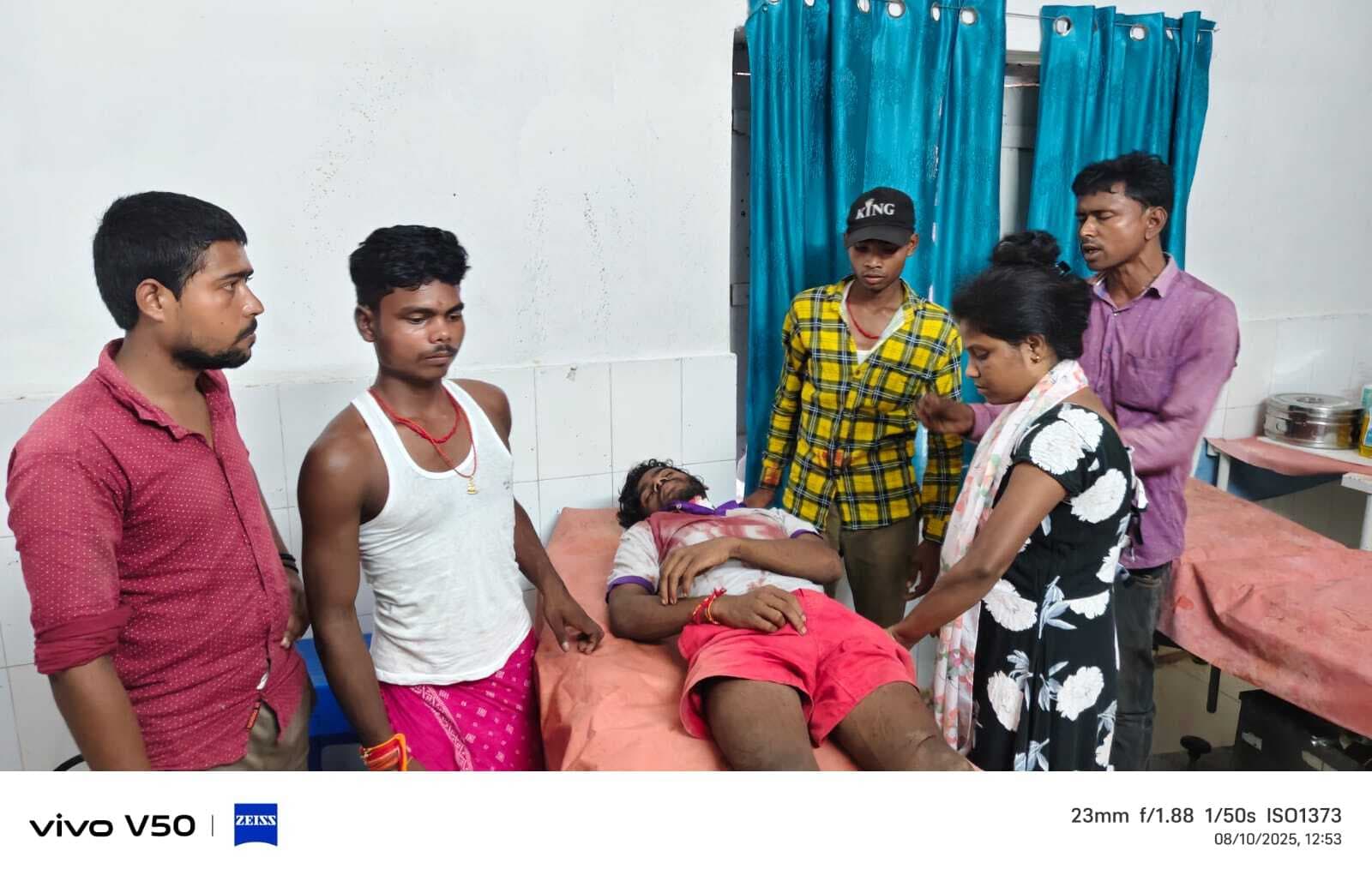 दो टोटो टकराये, एक गंभीर रूप से घायल