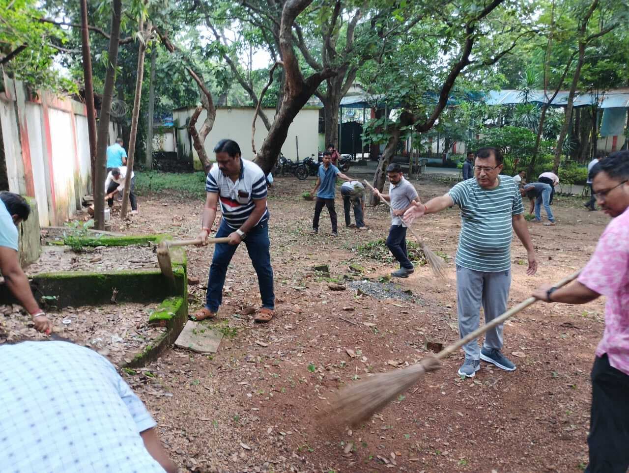 डीएलएसए कार्यालय में चलाया गया सफाई अभियान