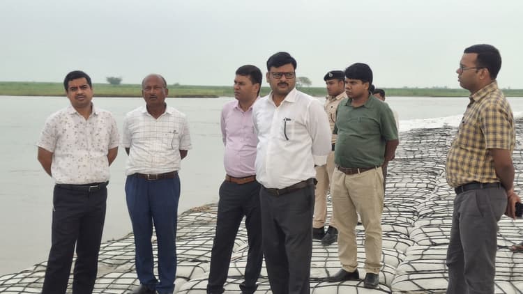 कोसी के बढ़ते जलस्तर से संभावित बाढ़ का खतरा, जिला प्रशासन अलर्ट मोड में