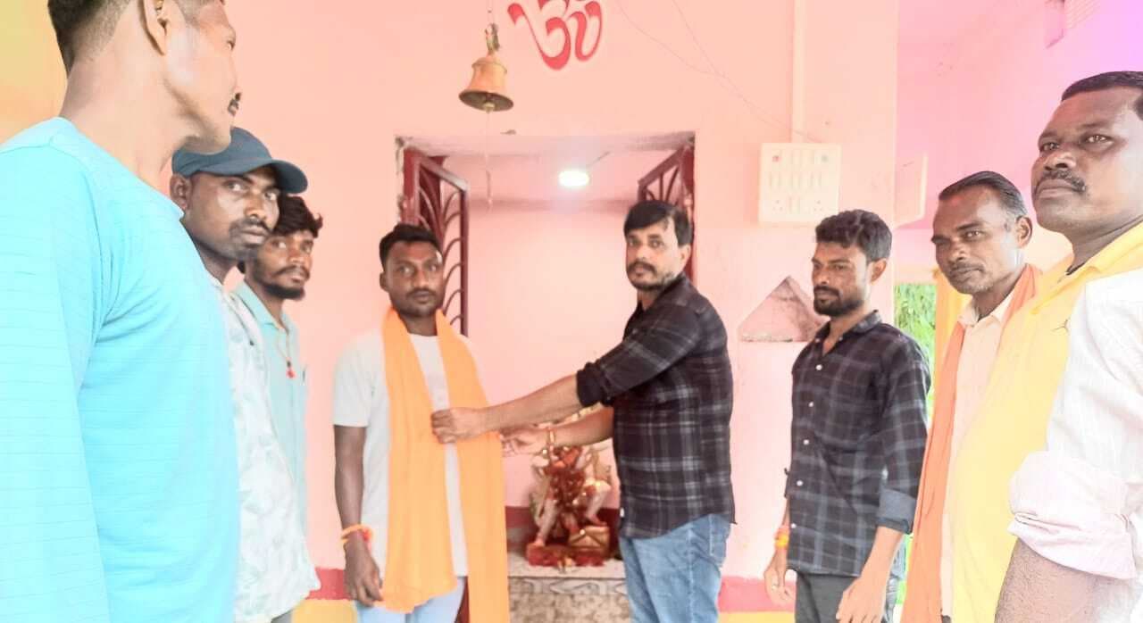 महाकाल सेना ने एक परिवार को सनातन धर्म में करायी वापसी