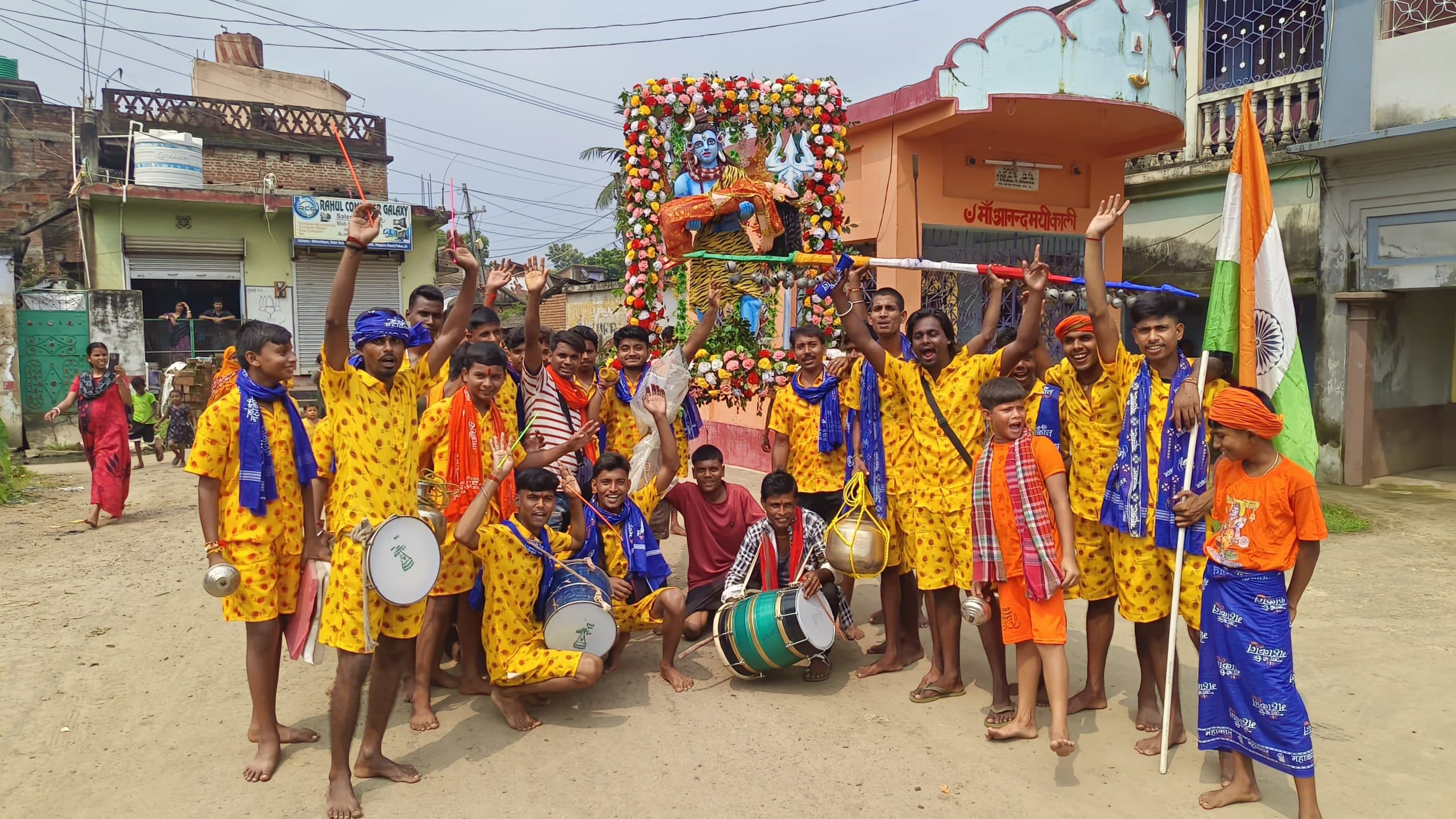 महेशपुर कांवरिया का जत्था जंगीपुर रवाना