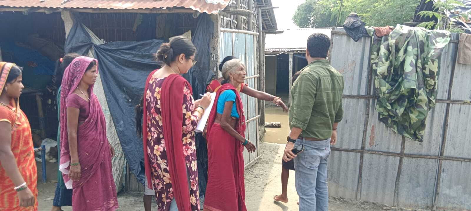 बाढ़ग्रस्त इलाकों में राहत कार्य तेज करें अधिकारी : डीएम