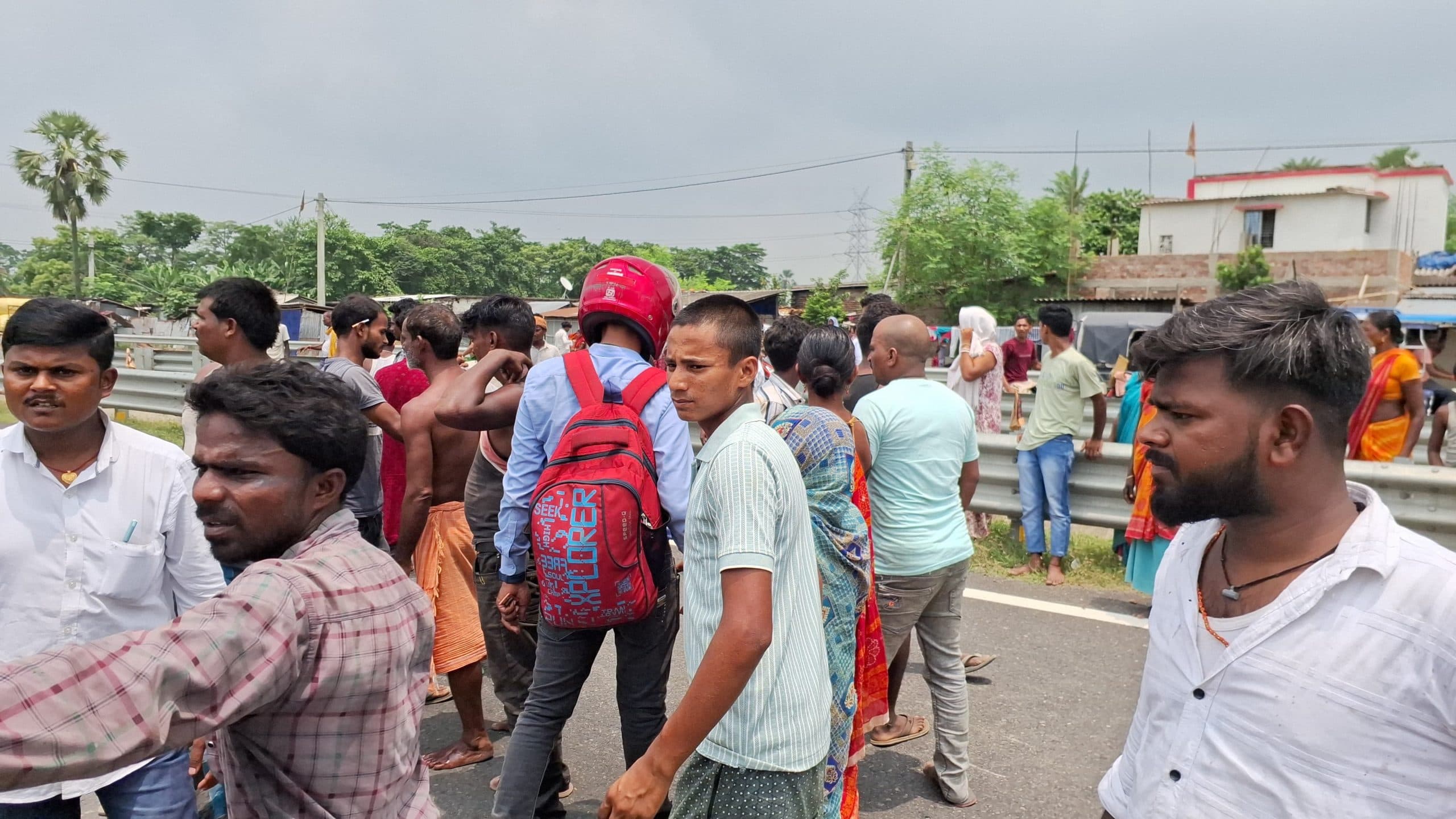 कार की ठोकर से बाइक सवार गंभीर रूप से घायल