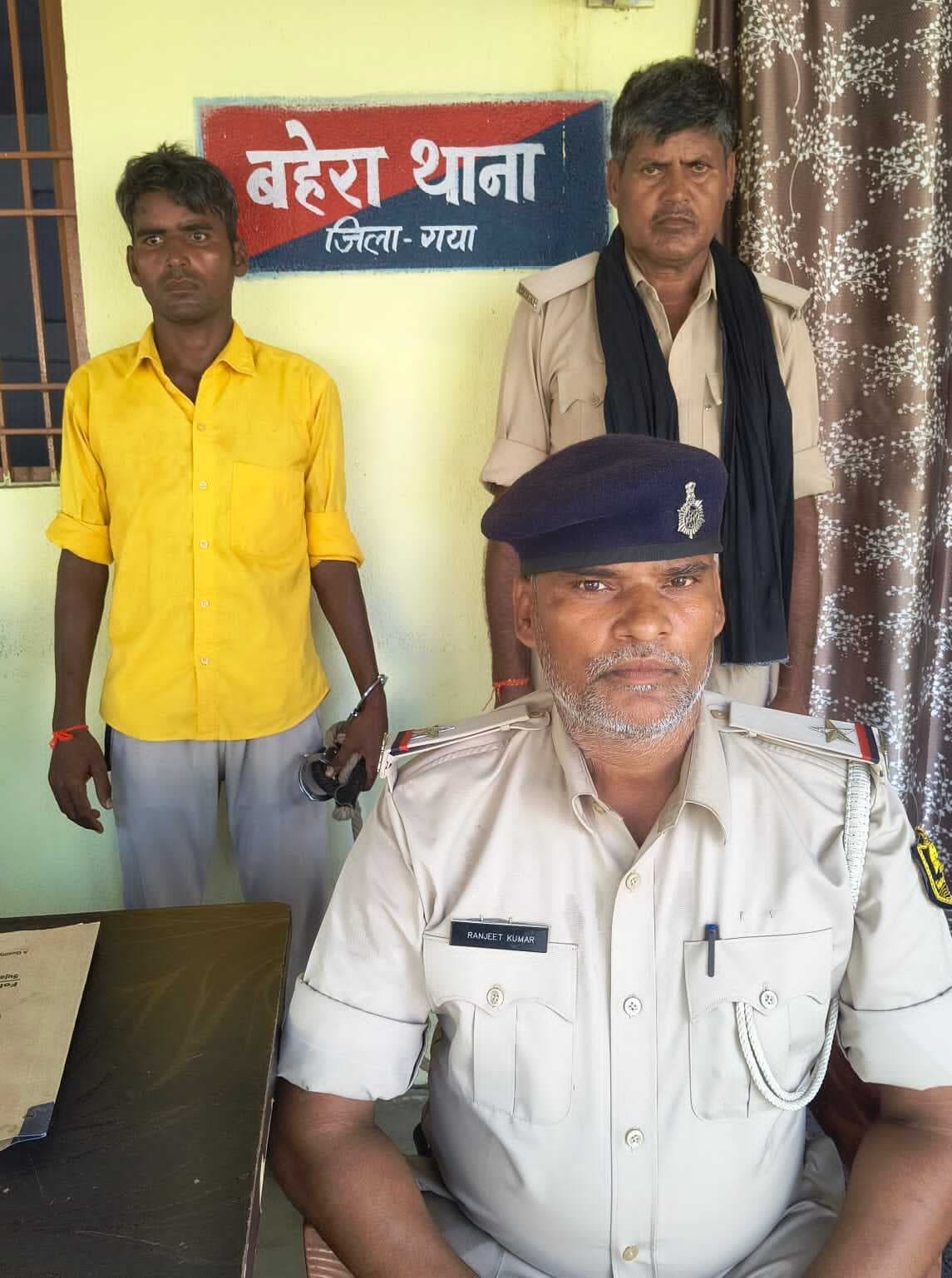 चोरी की बाइक के साथ युवक  गिरफ्तार