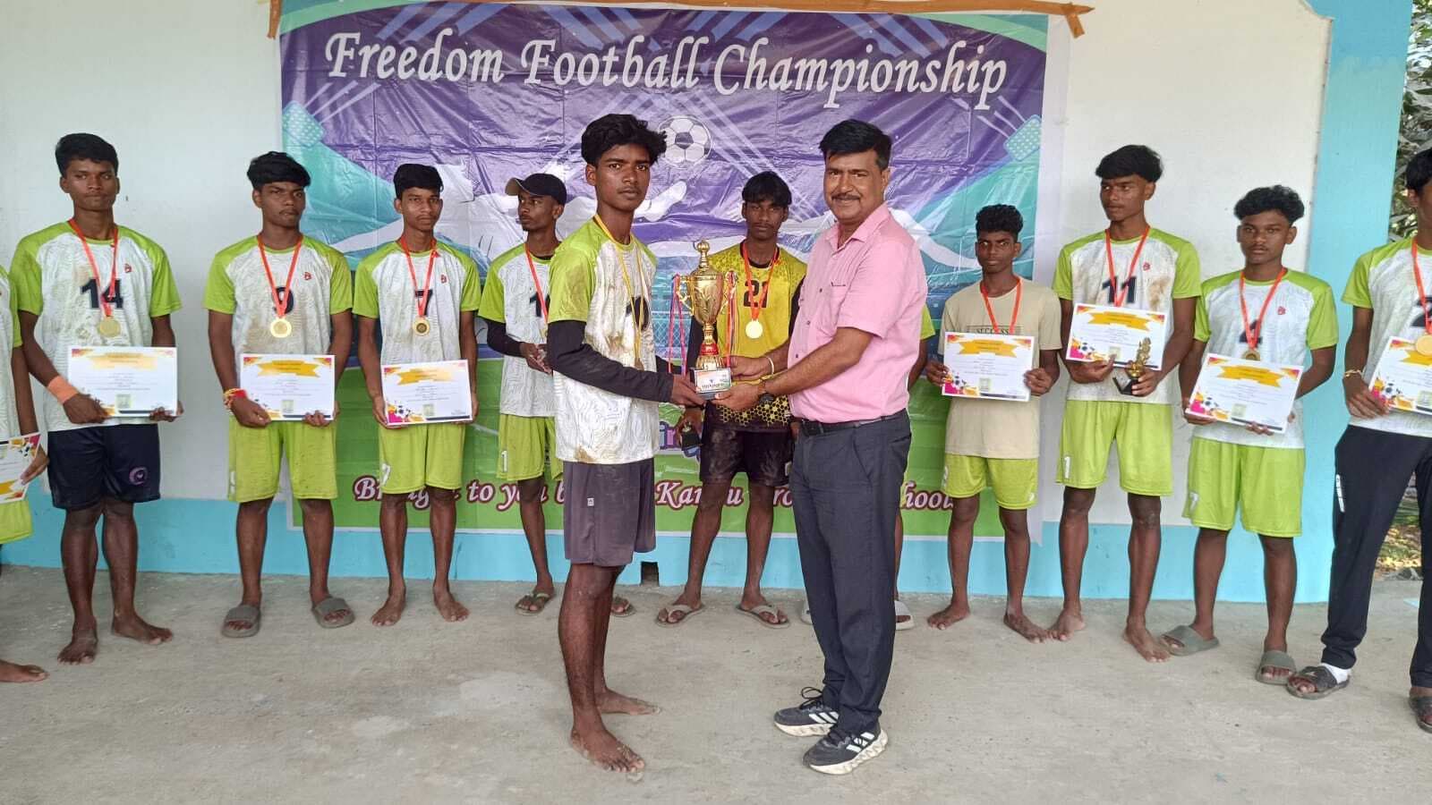सिदो-कान्हू स्कूल में फ्रीडम फुटबॉल टूर्नामेंट संपन्न