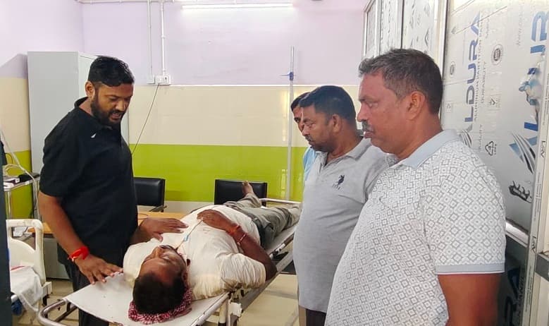 बाइकों की टक्कर में दो युवक जख्मी, इलाज के बाद रेफर