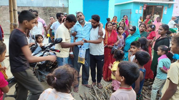 ऑटो ने ई रिक्शा में मारी ठोकर, तीन जख्मी