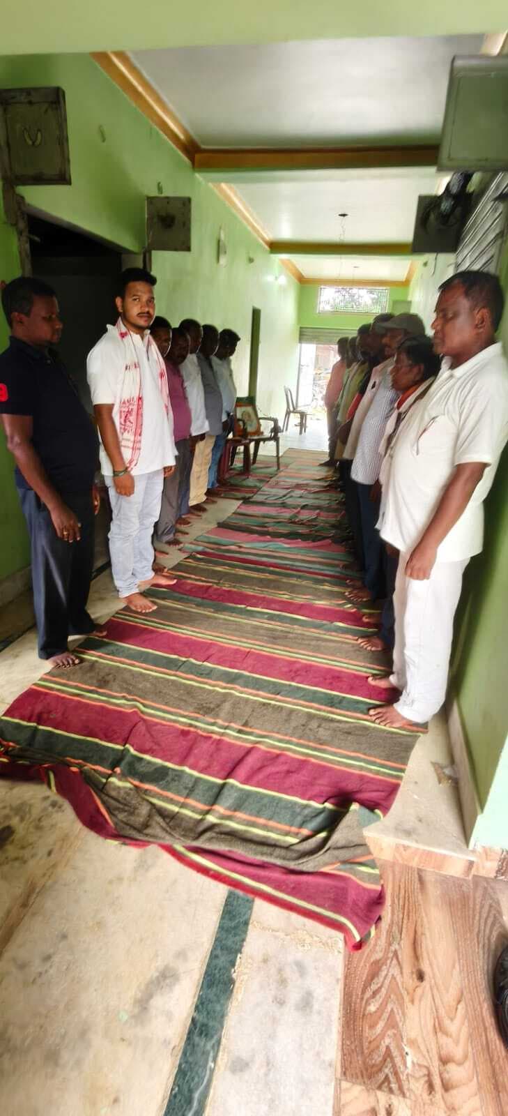 आदिवासी समाज ने दिशाेम गुरु शिबू सोरेन को दी श्रद्धांजलि