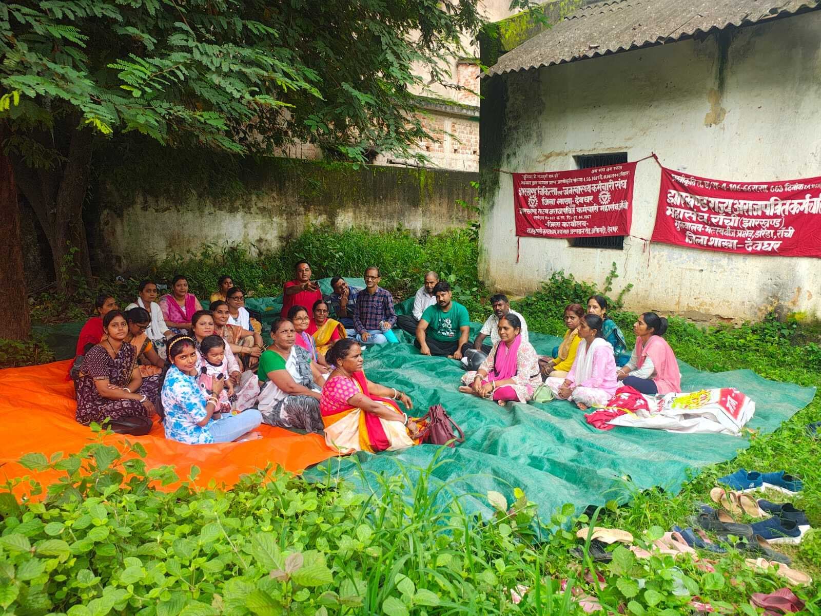 Deoghar News : स्वास्थ्य कर्मियों के बकाया वेतन व पारिश्रमिक भुगतान की उठी मांग