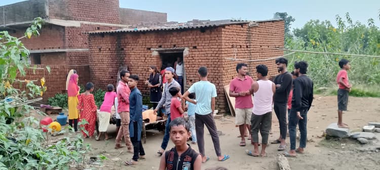 Dhanbad News: पिता ने घूमने-फिरने के लिए रुपये नहीं दिये, तो घर में लगा दी आग