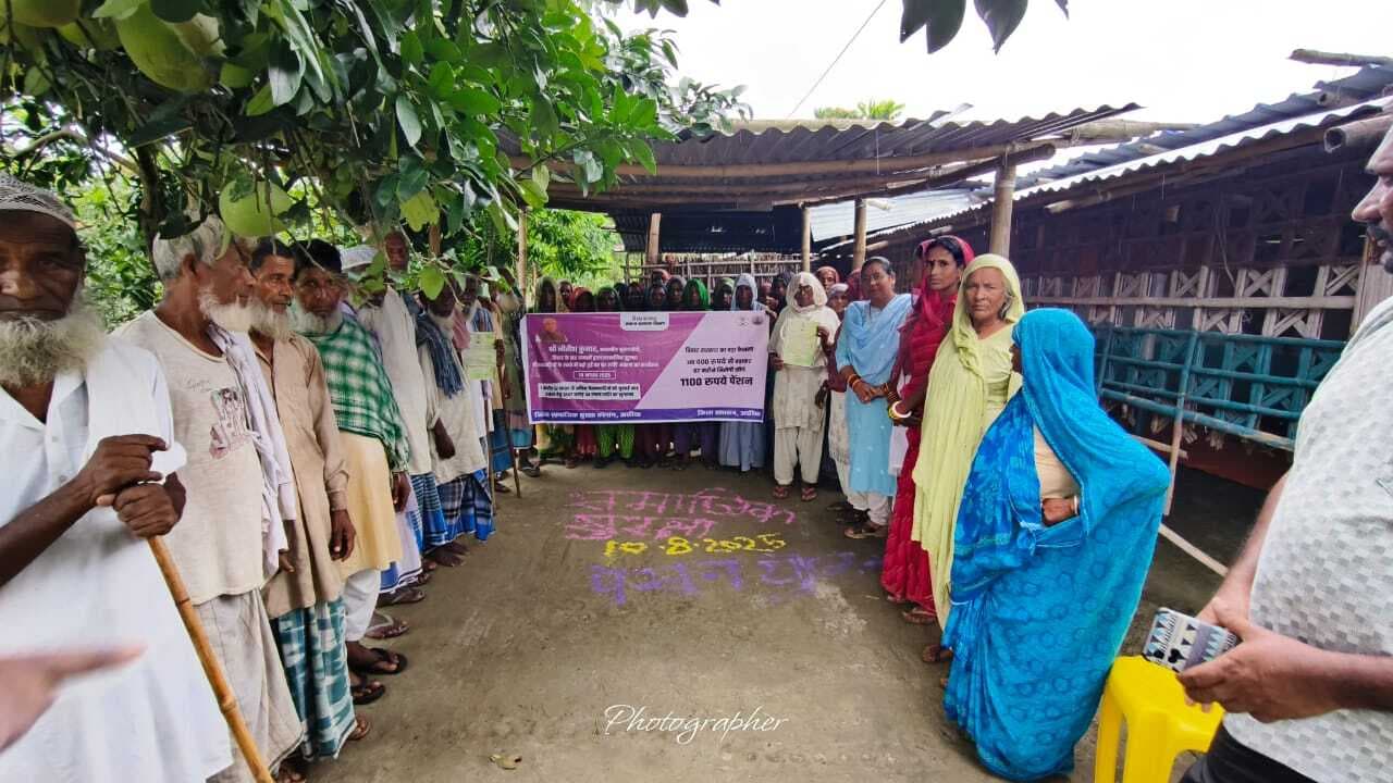 आंगनबाड़ी केंद्र पर पेंशन शिविर का आयोजन