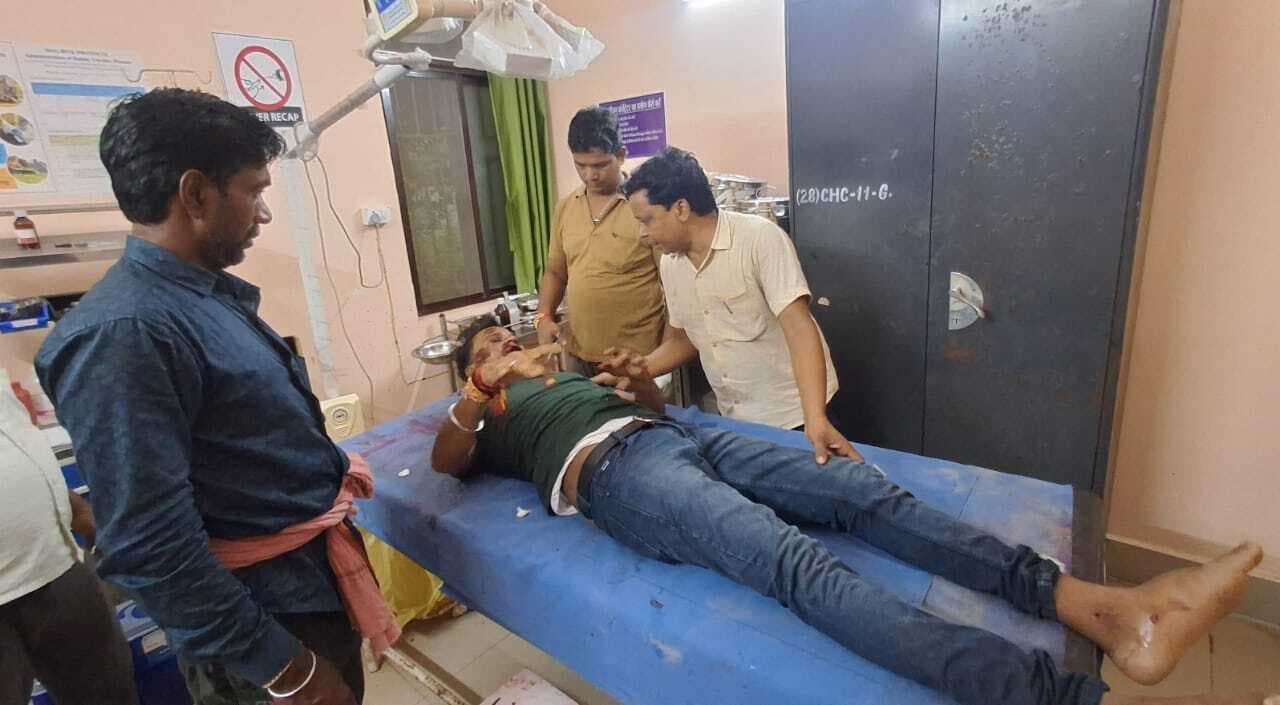 दो सड़क हादसों में पांच लोग घायल, तीन रेफर