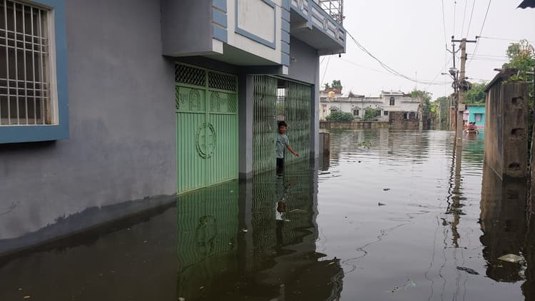 हरीपुर, अलीनगर, पुरुषोत्तम गली, भरतिया कॉलोनी में जमा है एक फीट पानी