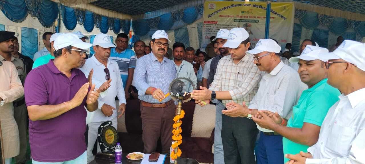 kaimur News : अनुशासन में रहकर खेल खेलने की दिलायी गयी शपथ