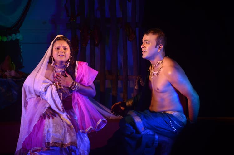 Ranchi News : नाट्योत्सव में नाटक बलि का मंचन, रंगकर्मी सम्मानित