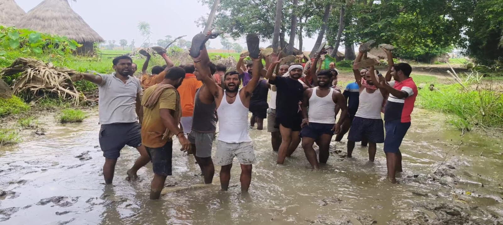 वैजदा में रोड नहीं, तो वोट नहीं के लगे नारे