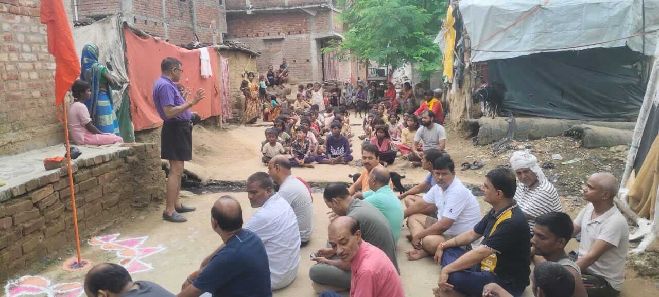 महादलित बस्तियों में आरएसएस ने किया रक्षासूत्र बंधन कार्यक्रम