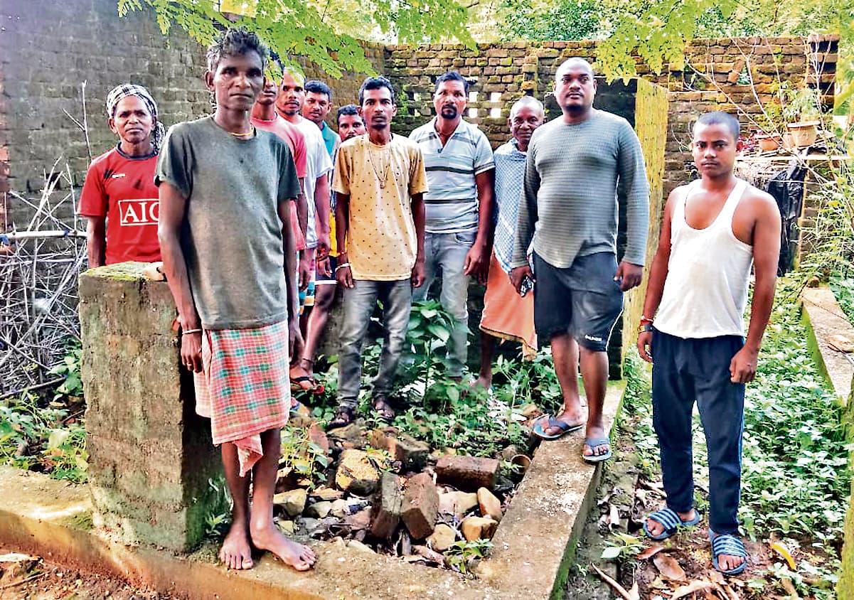 Chaibasa News : नलिता में पांच साल से 7 आंगनबाड़ी केंद्रों का निर्माण अधूरा