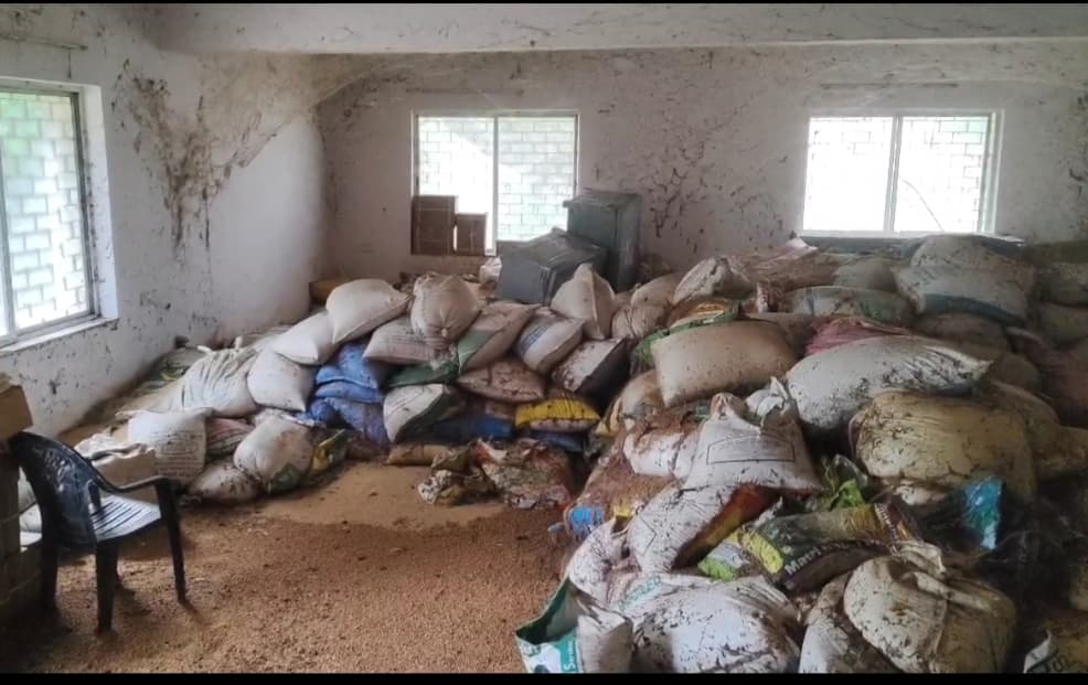 Giridih News: एसडीएम ने जब्त किया था 470 क्विंटल चावल, ब्लॉक में सड़ा