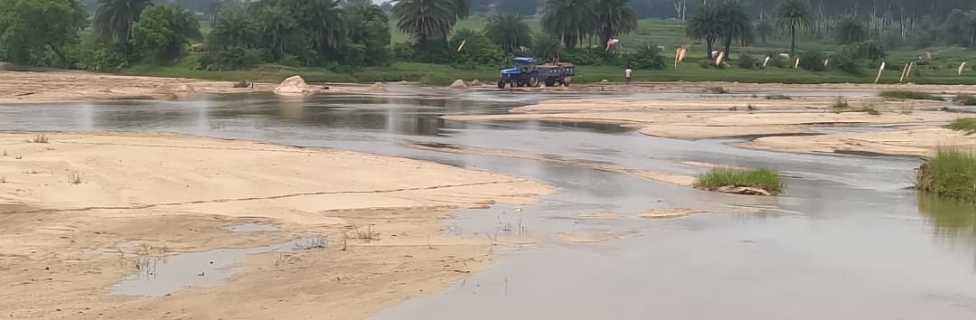 Giridih News: एनजीटी की रोक के बाद भी बालू उठाव धड़ल्ले से जारी