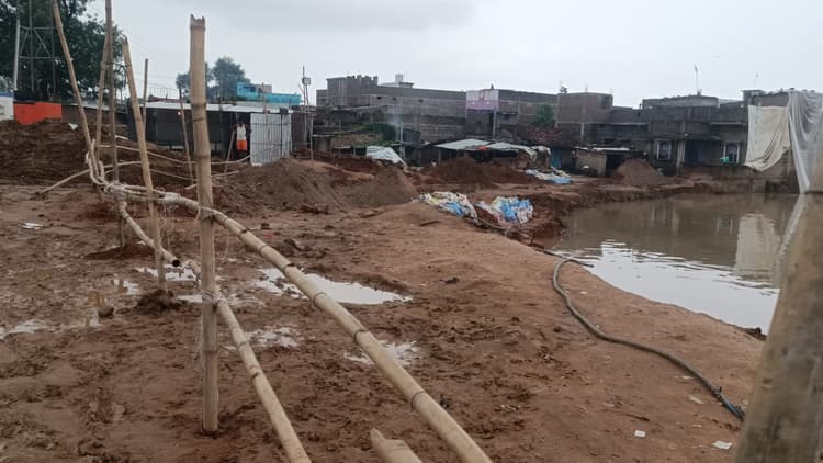 डकरा नाला परियोजना के पंप हाउस में पहुंचा पानी, कामकाज ठप