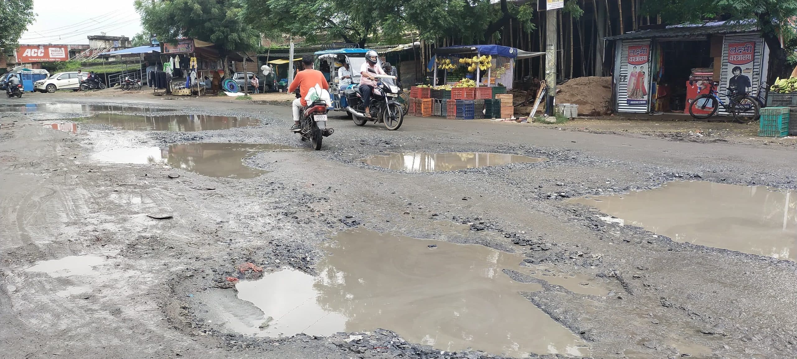 Bokaro News : जैनामोड़-फुसरो सड़क जर्जर, लोग परेशान