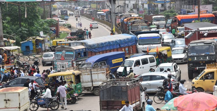 Bokaro News :सुबह होते ही जोधाडीह मोड़ चौक पर लग जाता है जाम, रेंगने लगती हैं गाड़ियां