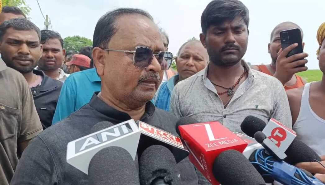 Bhagalpur news सांसद अजय मंडल रखैल लेकर घूमते हैं : गोपाल मंडल