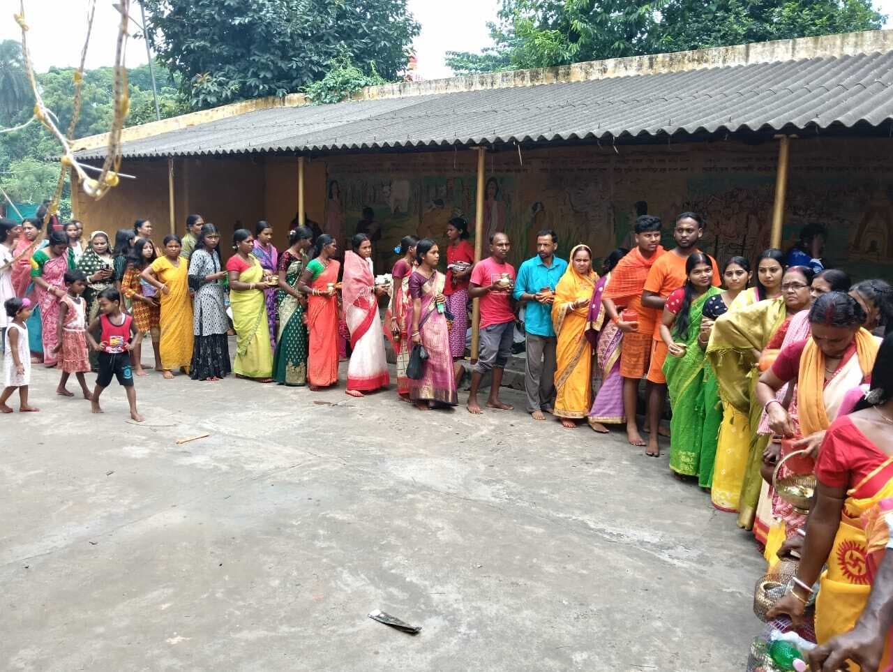 बांग्ला अंतिम सोमवारी पर रानीश्वरनाथ मंदिर में उमड़े श्रद्धालु