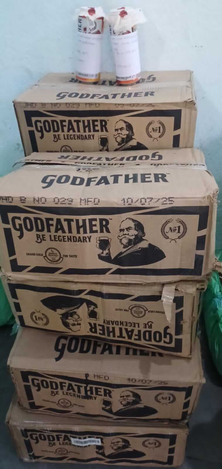 156 बोतल विदेशी शराब के साथ कार जब्त, धंधेबाज गिरफ्तार