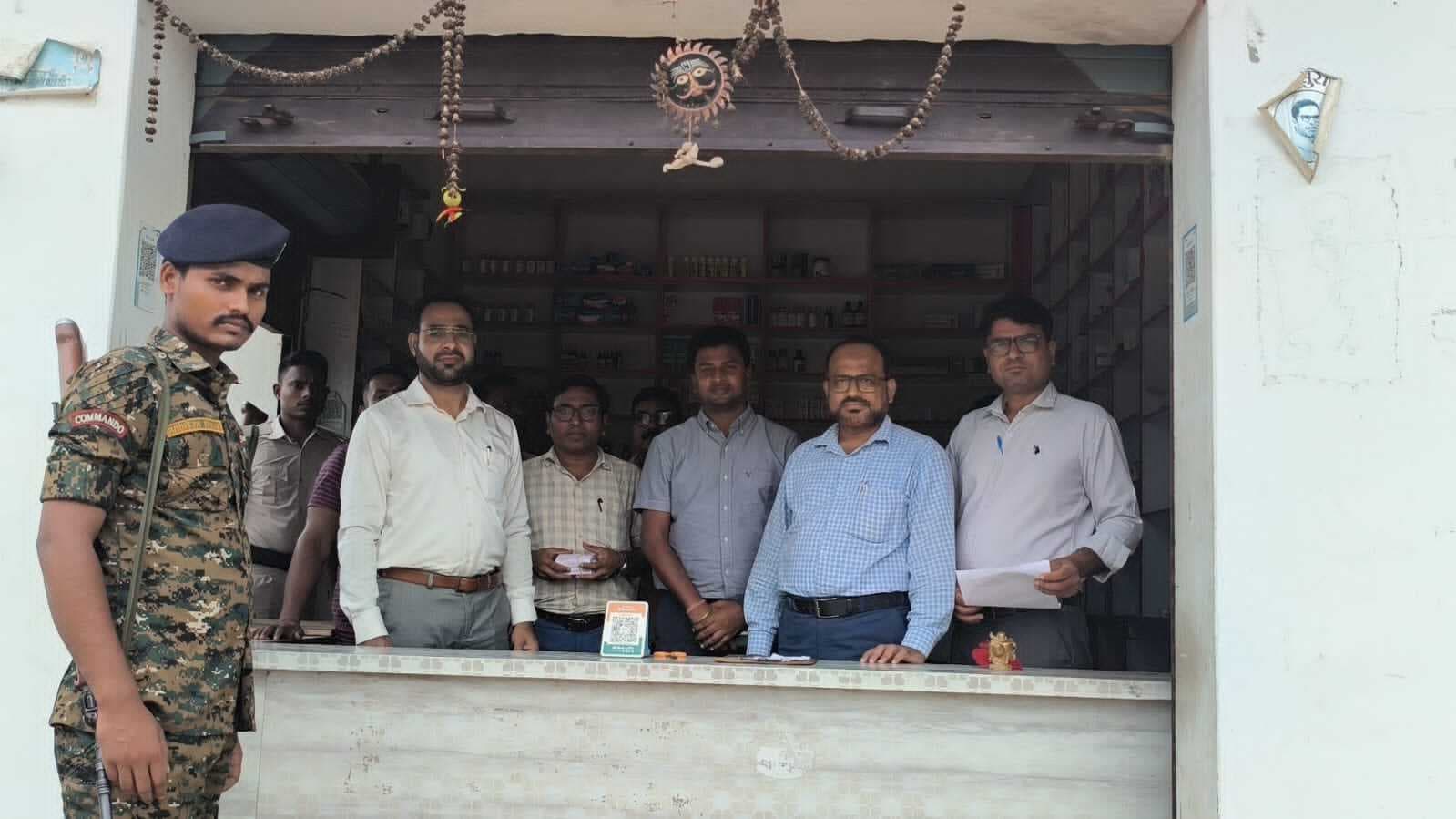 Motihari: बिना लाइसेंस चल रही थी दुकान, भारी मात्रा में सैंपल व स्पायरी दवा जब्त