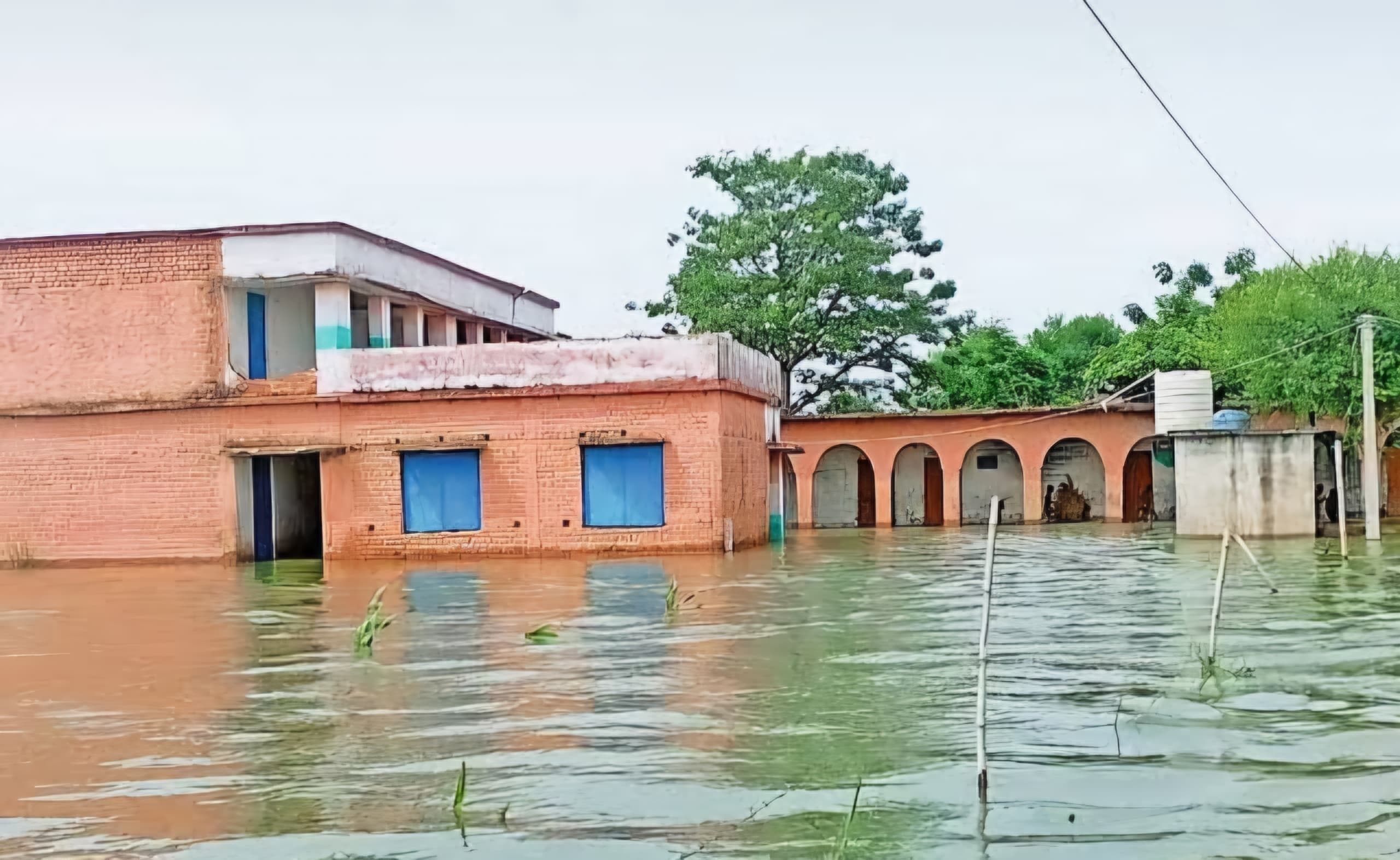 Samastipur News:तीन प्रखंडों के 57 विद्यालयों में घुसा बाढ़ का पानी, पठन-पाठन ठप