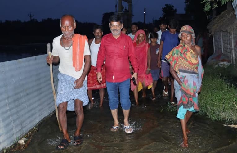 रुपौली में बाढ़ से हालात गंभीर, जनता को मदद की दरकार : शंकर सिंह