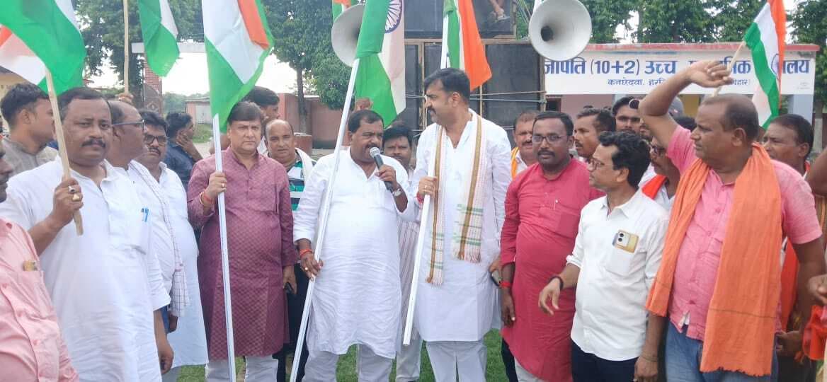 Motihari: भाजपा कार्यकर्ताओं ने निकाली तिरंगा यात्रा