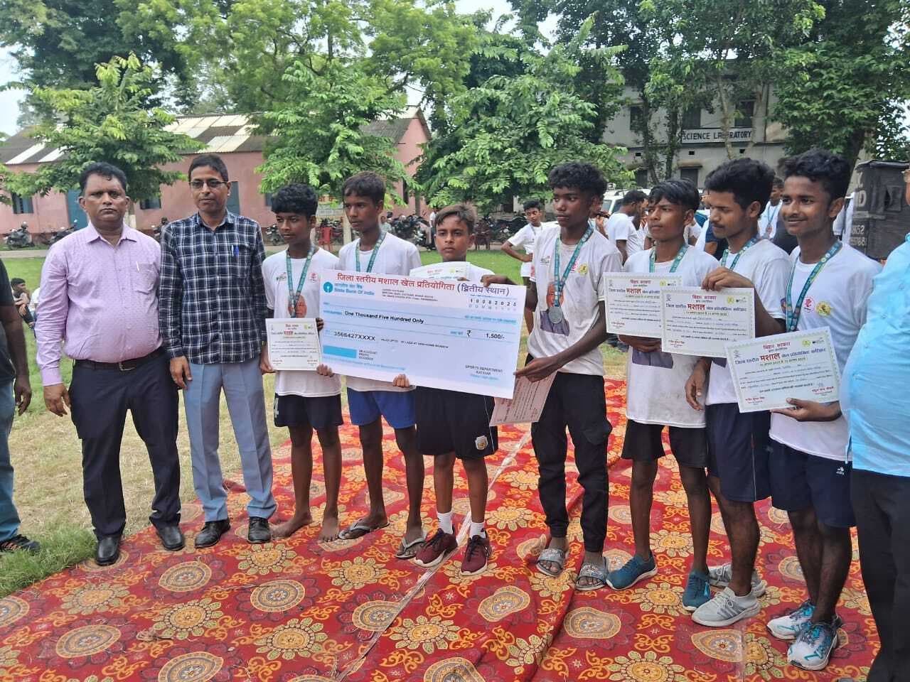 जिला स्तरीय खेल प्रतियोगिता में खिलाड़ियों का जलवा, विजेता व उप विजेता टीम को किया सम्मानित