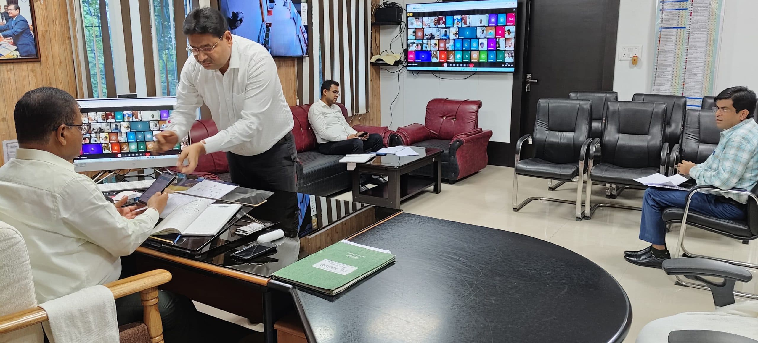 दावा-आपत्तियों का समय सीमा के अंदर करें निबटारा : डीएम