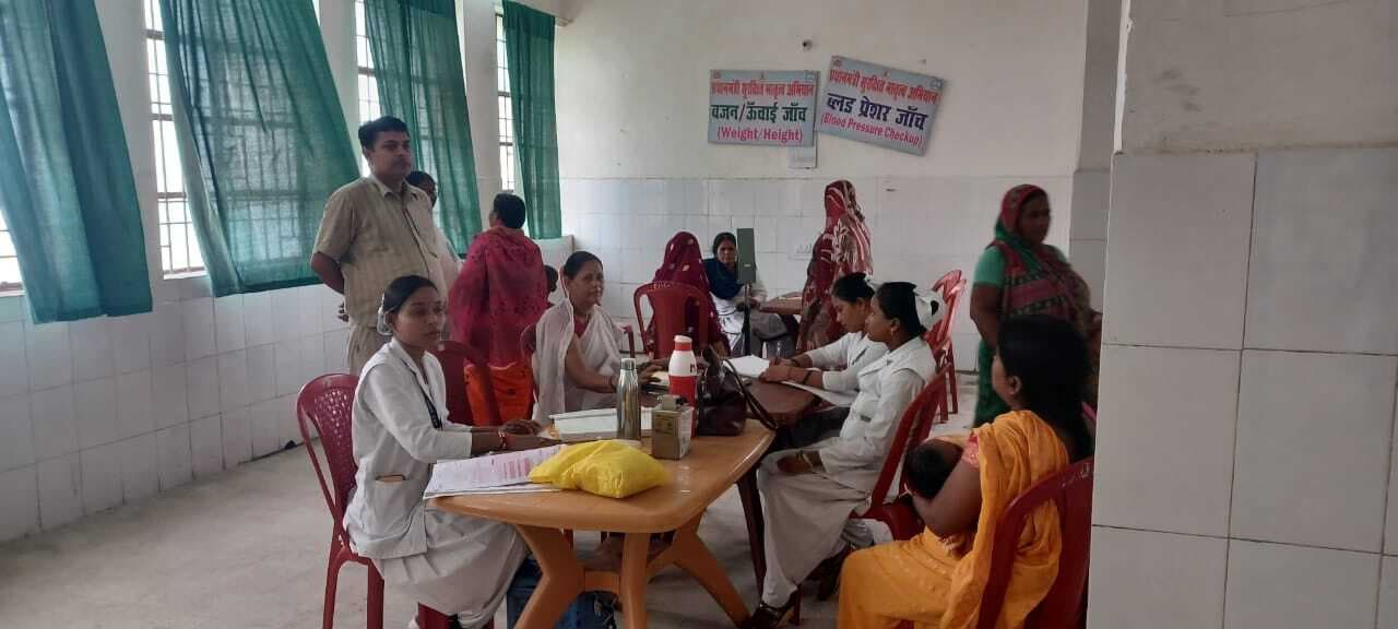 विशेष स्वास्थ्य जांच शिविर में 216 गर्भवती महिलाओं की हुई जांच