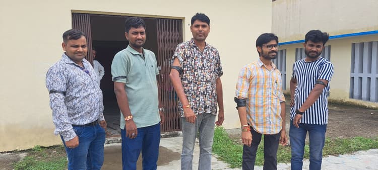 पांच सूत्री मांगों को लेकर सर्वेक्षण कार्य में लगे कर्मी हड़ताल पर