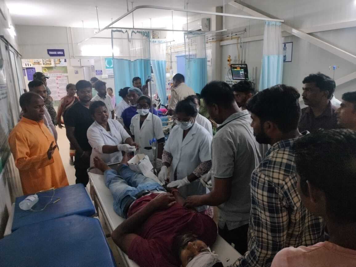 सड़क दुर्घटना में पति-पत्नी और बच्चा घायल