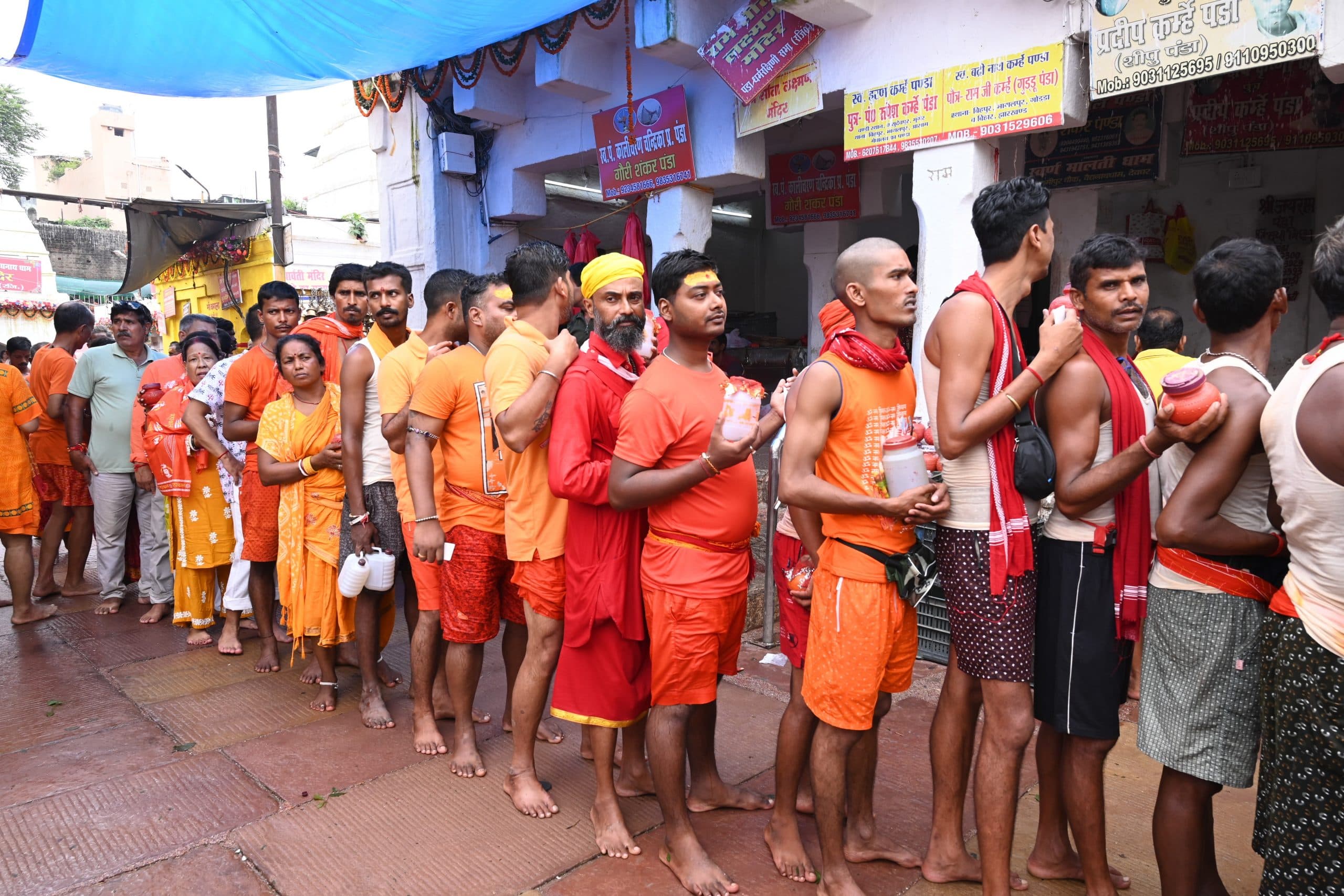 Deoghar news : भादो मेला में स्पर्श पूजा के लिए उमड़े भक्त, डेढ़ लाख कांवरियों ने किया जलार्पण