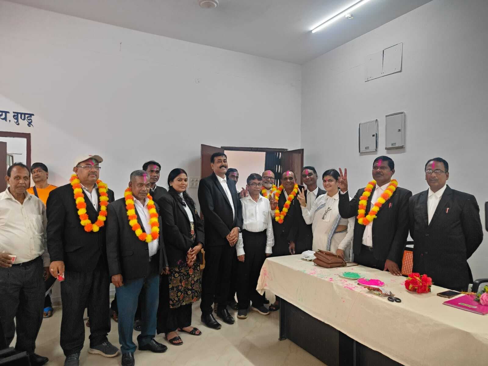 बुंडू बार एसोसिएशन का अध्यक्ष बने रामचरण महतो, शिव शंकर सचिव चुने गये