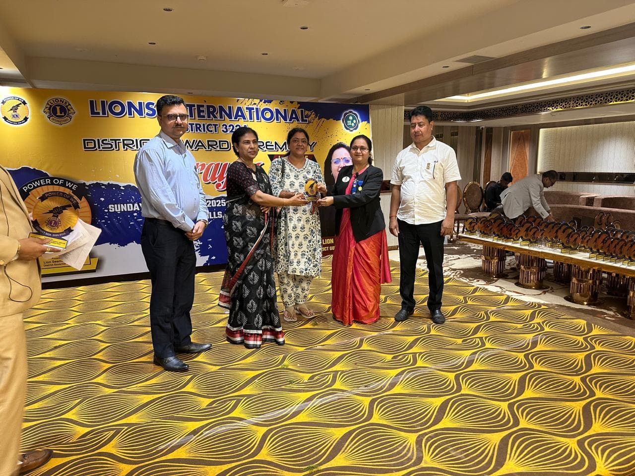 Dhanbad News : लायंस क्लब कतरास को मिले कई अवार्ड