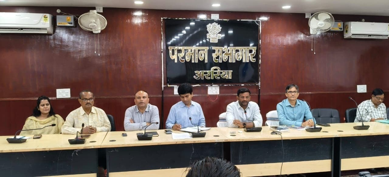 योजनाओं के क्रियान्वयन में लाएं तेजी: डीएम