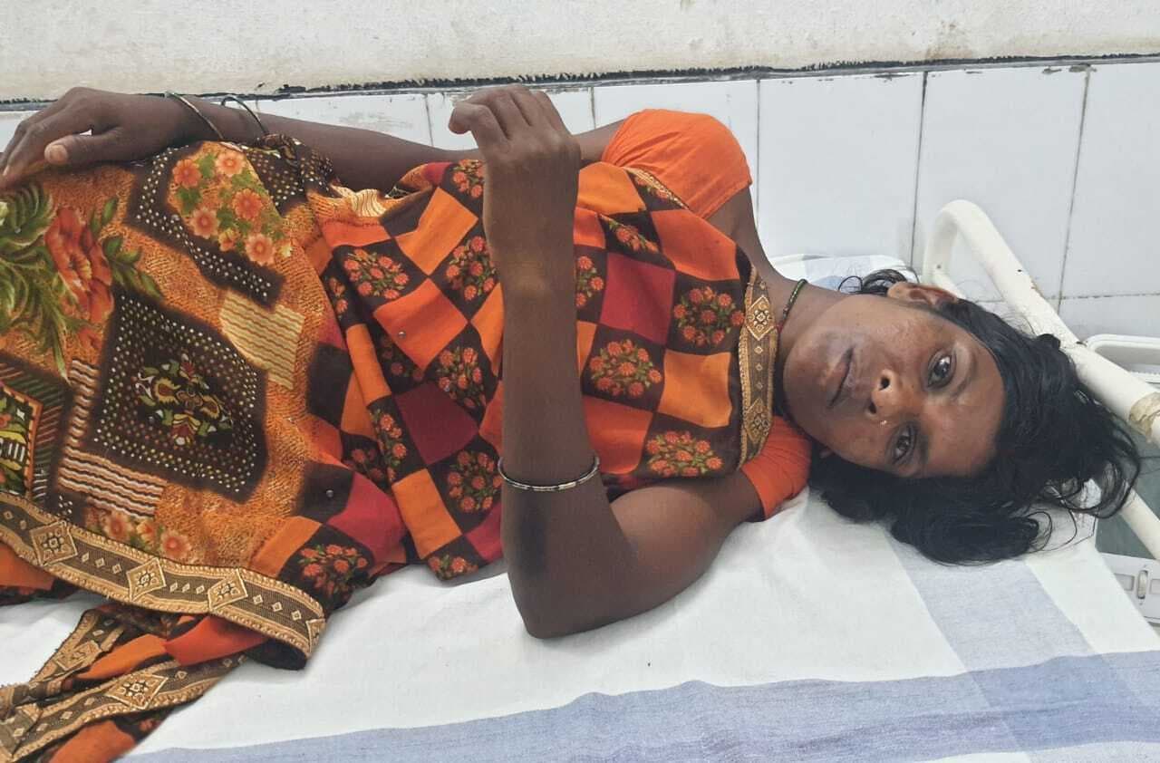 गाली-गलौज का विरोध करने महिला को बेरहमी से पीटा