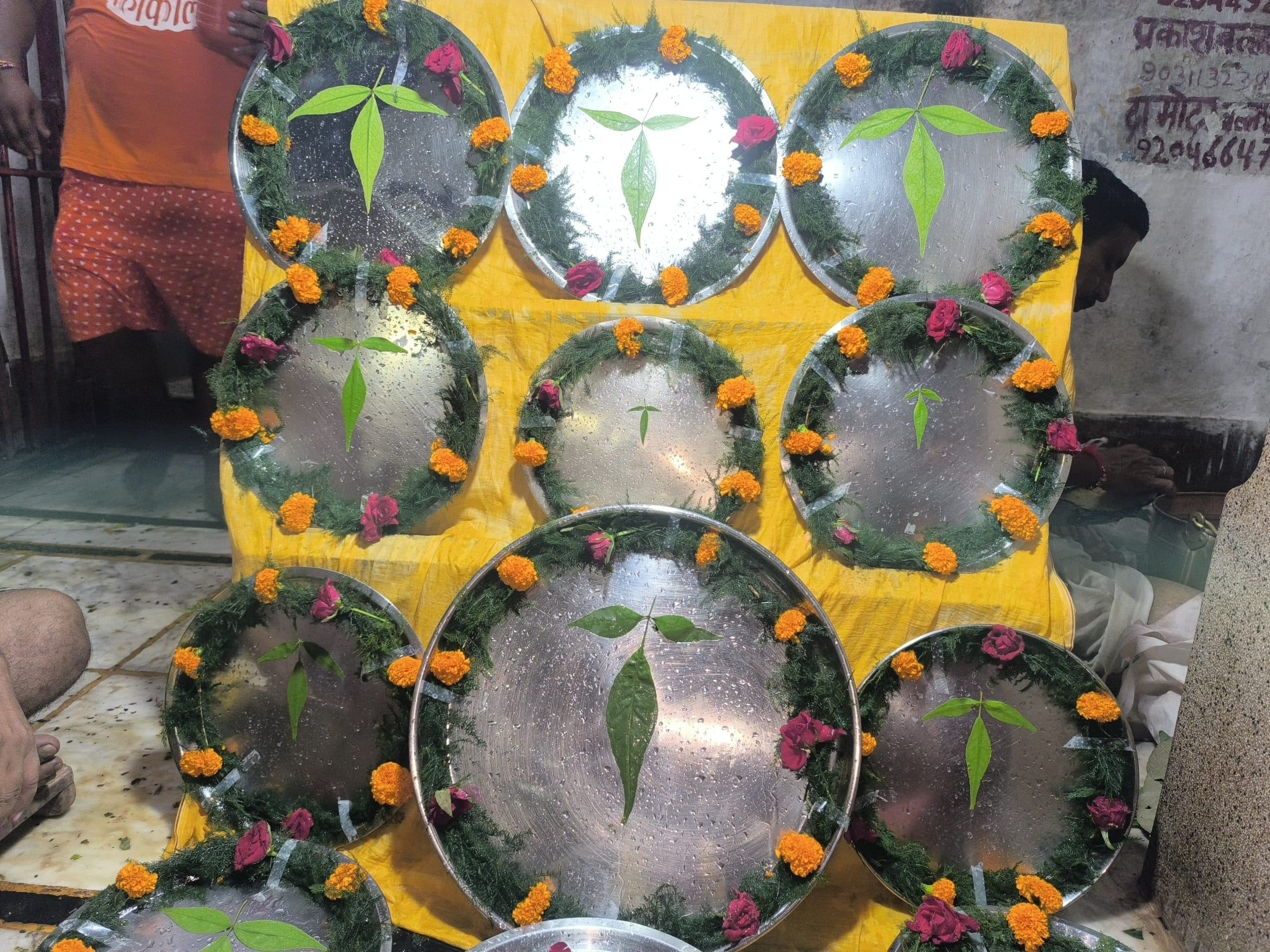 Deoghar News : बांग्ला सावन की अंतिम सोमवारी पर लगी दुर्लभ बेलपत्रों की भव्य प्रदर्शनी